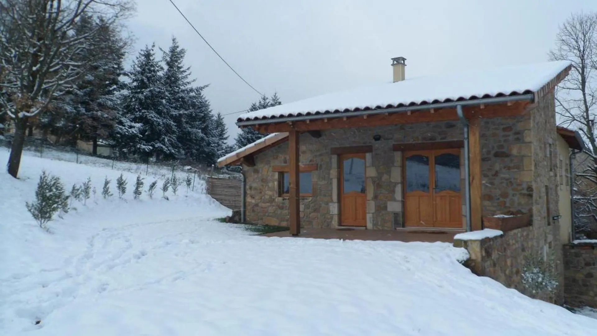 Gite Lumineux Avec Terrain Privatif Et Terrasse - Ideal Pour Activites De Plein Air ! - Fr-1-496-145 Chuyer France