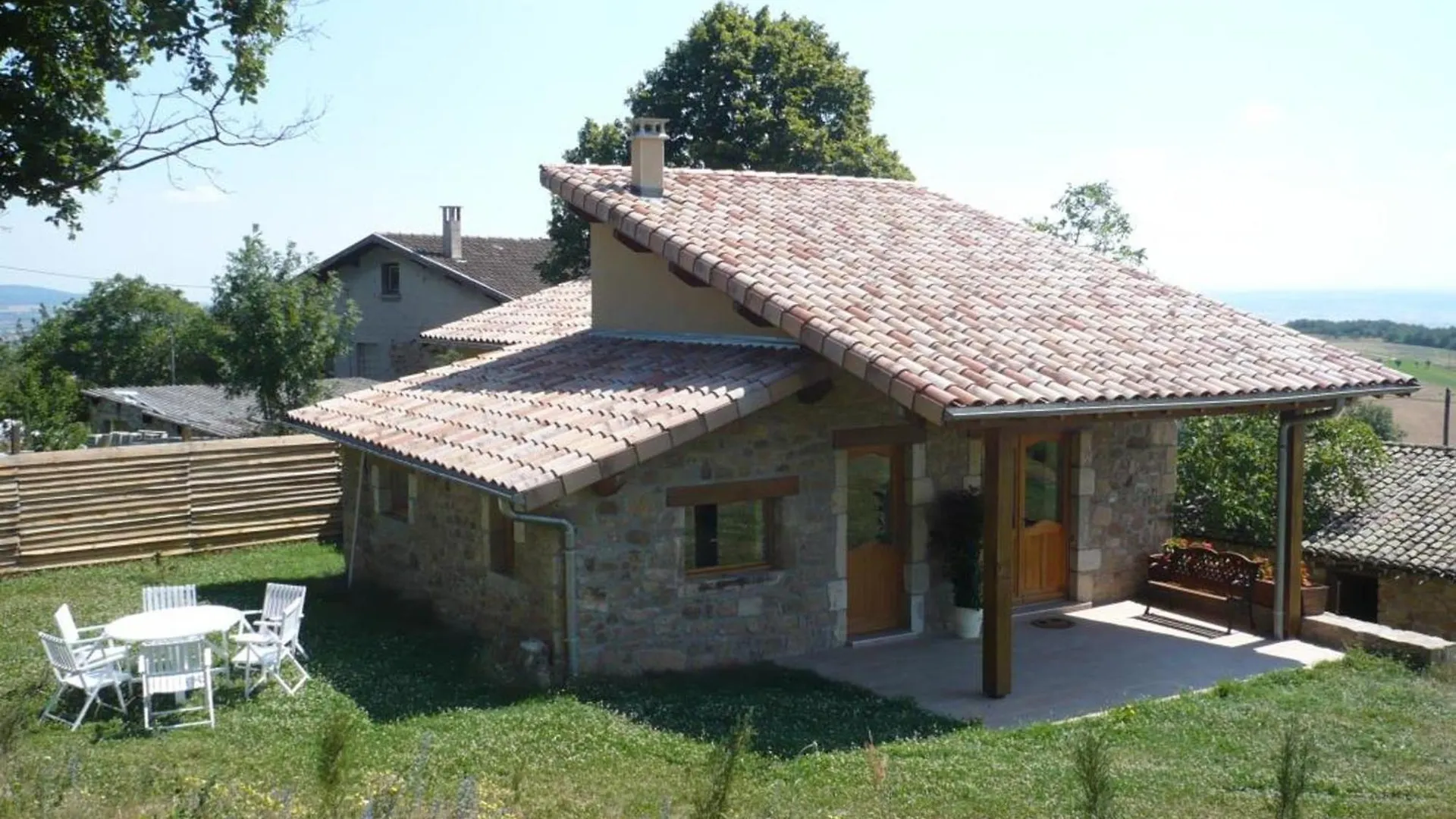 Gite Lumineux Avec Terrain Privatif Et Terrasse - Ideal Pour Activites De Plein Air ! - Fr-1-496-145 Chuyer Holiday home
